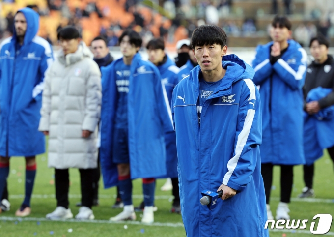 [사진] 서포터즈 앞에선 김보경