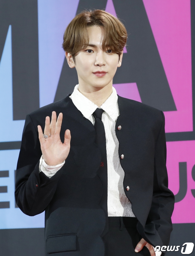 [사진] 샤이니 키, 나 혼자 반짝반짝