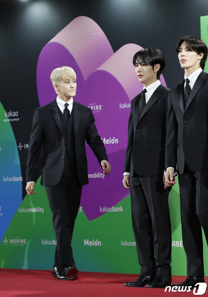 [사진] NCT 드림 마크, 무릎 부상 투혼