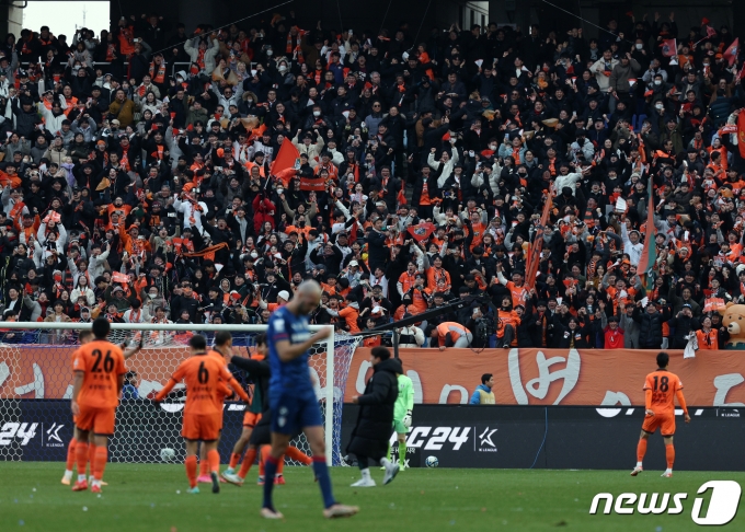 [뉴스1 PICK]'축구 명가의 몰락' 수원삼성 창단 첫 2부리그 강등