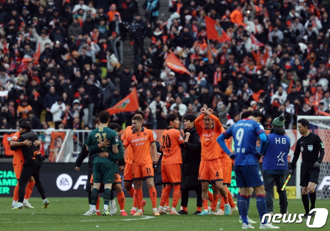 [뉴스1 PICK]'축구 명가의 몰락' 수원삼성 창단 첫 2부리그 강등