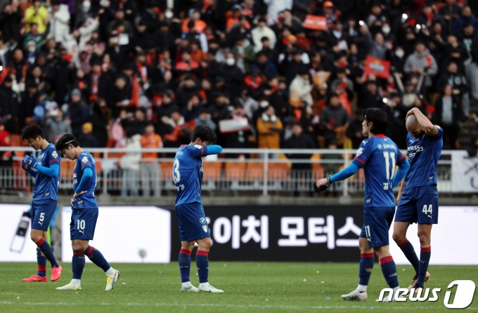 [뉴스1 PICK]'축구 명가의 몰락' 수원삼성 창단 첫 2부리그 강등