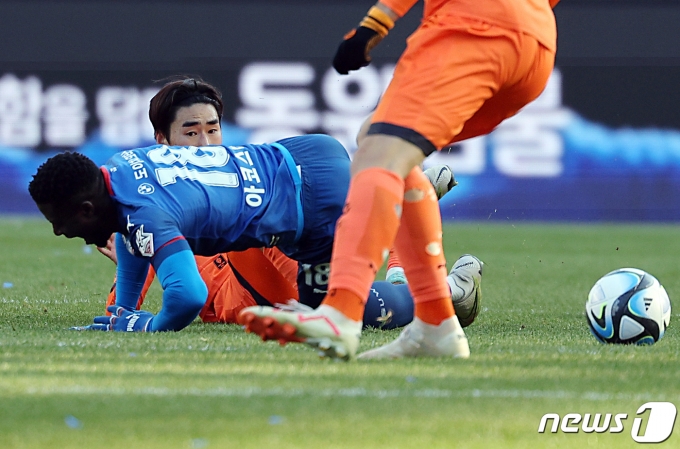 [뉴스1 PICK]'축구 명가의 몰락' 수원삼성 창단 첫 2부리그 강등