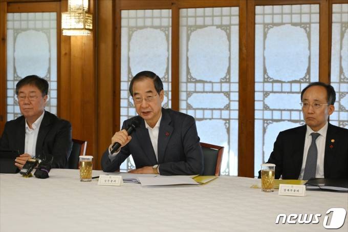 한덕수 국무총리가 3일 서울 종로구 국무총리 서울공관에서 열린 고위당정협의회에서 모두 발언을 하고 있다. (공동취재) 2023.12.3/뉴스1 ⓒ News1 유승관 기자