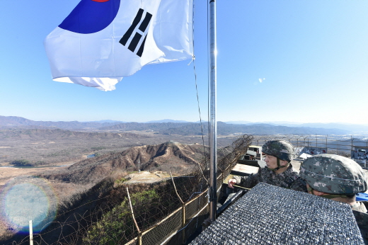 합참이 중부전선 최전방 GP에서 DMZ 완전작전 수행을 위한 현장의 행동화 위주 작전수행태세를 점검하고 있다. /사진 제공=합동참모본부