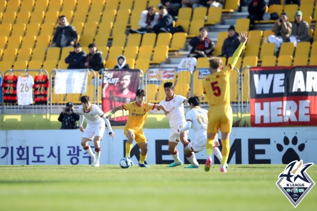광주는 3일 오후 2시 광주월드컵경기장축구전용구장에서 열린 하나원큐 K리그1 2023 38라운드 홈 최종전에 출전해 포항스틸러스와 0-0으로 비겼다./사진=스포탈코리아