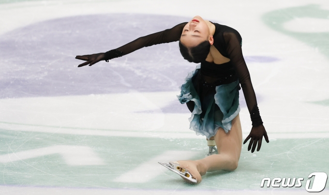[사진] 김채연 '환상 연기'