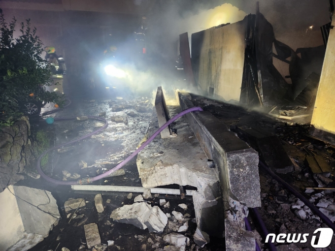 지난 1일 제주 서귀포시 표선면 창고 화재 현장. (제주소방안전본부 제공) ⓒ News1 오현지 기자