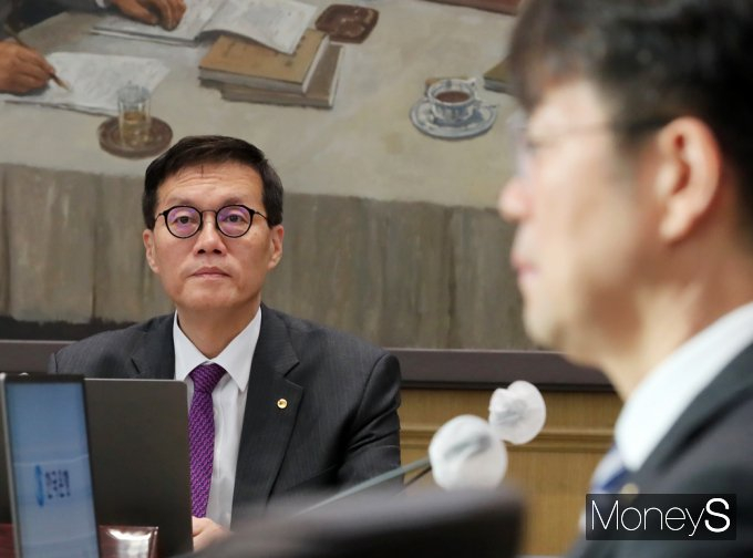 올해 마지막 기준금리를 결정하는 금융통화위원회 본회의가 지난달 30일 서울 중구 남대문로 한국은행에서 진행된 가운데 이창용 한은 총재가 회의를 주재하고 있다./사진=머니S 임한별 기자