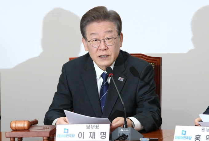 이재명 더불어민주당 대표는 4일 "국민의 삶에 무한 책임을 져야할 정부·여당이 국정 책임을 무한 회피하고 있다"고 비판했다. 사진은 4일 오전 서울 여의도 국회에서 열린 최고위원회의에서 발언을 하는 이 대표의 모습. /사진=뉴스1