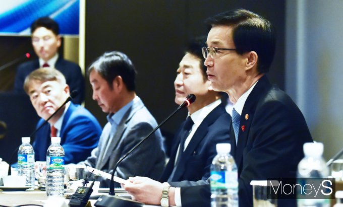 [머니S포토] 정부 