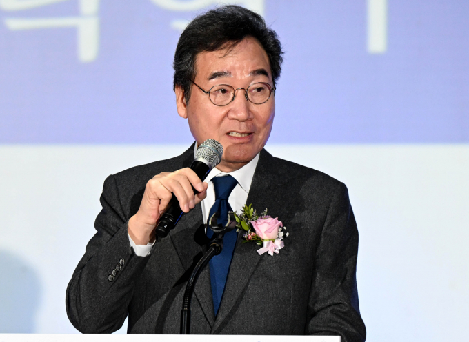 이낙연 전 더불어민주당 대표가 신당 창당설에 대해 "기다림에도 바닥이 났다. 너무 길게 끌면 안 되니 생각이 정리되는 대로, 때가 되면 말하겠다"고 밝혔다. 사진은 이 전 대표가 지난 3일 광주 광산구 남부대학교 협동관에서 박시종 전 청와대 선임행정관의 출판기념회에 참석해 축사하는 모습. /사진=뉴시스