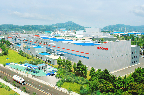 일동제약이 완제의약품을 생산하는 경기 안성공장에 환경경영시스템 인증 ISO14001을 받았다. 사진은 일동제약 안성공장. /사진=일동제약