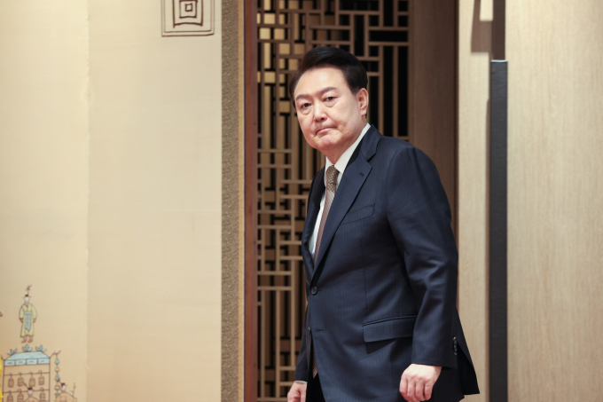 윤석열 대통령이 경제부총리겸 기획재정부 장관 후보에 최상목 전 대통령실 경제수석을 지명하는 등 6개 부처 장관을 교체했다. 사진은 윤 대통령이 4일 서울 용산 대통령실 청사에서 열린 정책실장 및 수석비서관 임명장 수여식에 입장하고 있는 모습. /사진=뉴시스(대통령실통신사진기자단) 