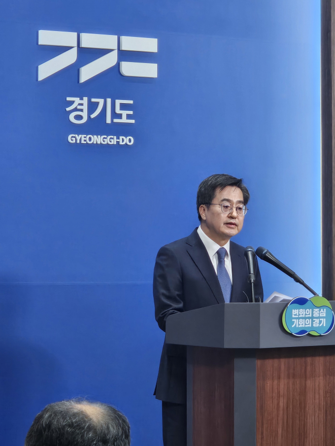 수원지검 공공수사부(부장검사 김동희)는 4일 오전 경기 수원·의정부시에 있는 남·북부 청사에 40여명의 수사관을 보내 관련 자료 확보에 나선 가운데 이날 오후 2시 50분 경 김동연 지사가 기자회견을 가졌다. / 사진=김동우 기자   