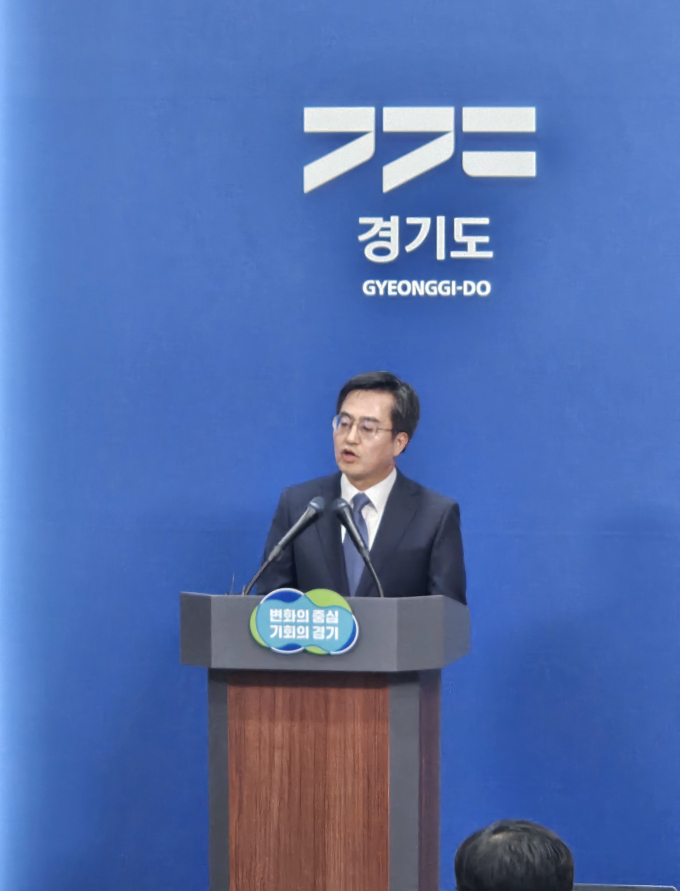 수원지검 공공수사부(부장검사 김동희)는 4일 오전 경기 수원·의정부시에 있는 남·북부 청사에 40여명의 수사관을 보내 관련 자료 확보에 나선 가운데 이날 오후 2시 50분 경 김동연 지사가 기자회견을 가졌다. / 사진=김동우 기자   