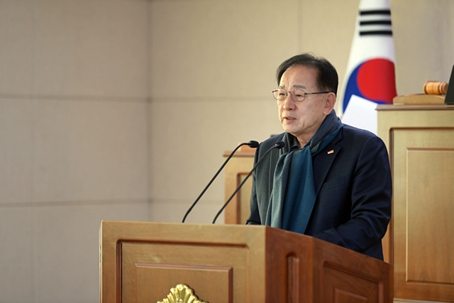 신현국 문경시장은이 제272회 문경시의회 제2차 정례회에서 시정연설을 하고 있다./사진제공=경북 문경시
