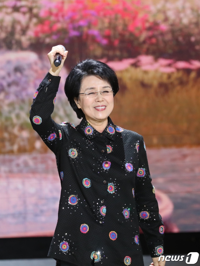 [사진] 심수봉, 팬들 사랑에 행복한 '트롯 여제'
