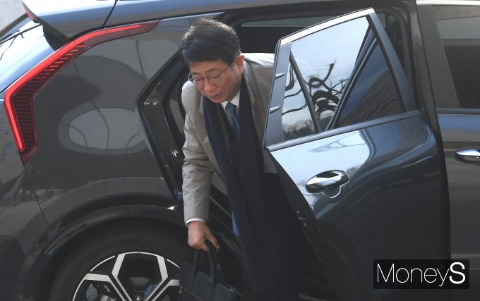 [머니S포토] 인사청문회 준비사무실 도착한 박상우 국토부 장관 후보자