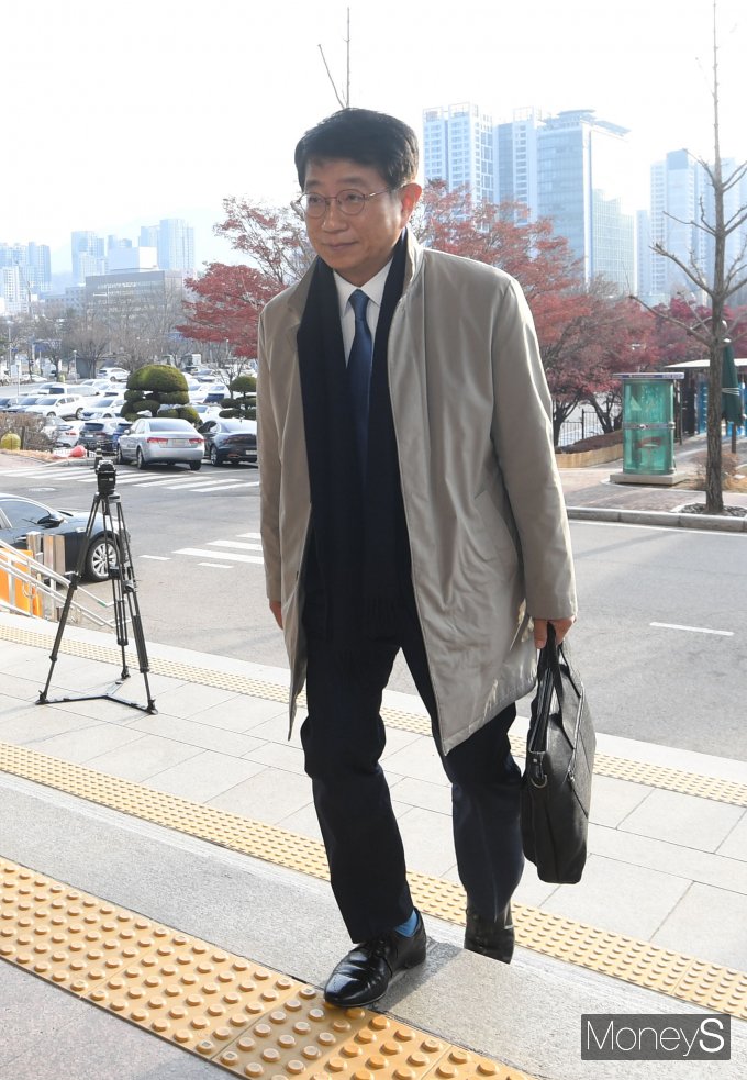 [머니S포토] 청문회 준비사무실로 향하는 박상우 장관 후보자