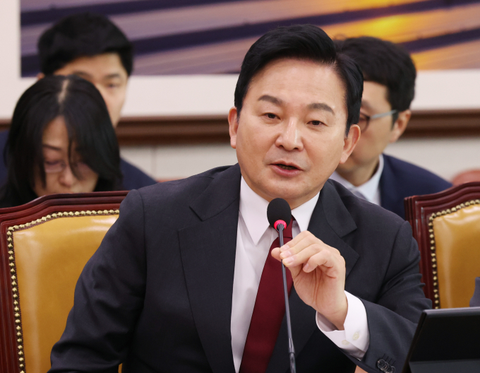 원희룡 국토교통부 장관이 "어떤 희생과 헌신이라도 마다하지 않고 솔선수범해야 하는 책임감을 느끼고 있다"며 험지 출마 의지를 밝혔다. 사진은 원 장관이 5일 서울 여의도 국회에서 열린 국토교통위원회 전체회의에서 의원들의 질의에 답변하고 있는 모습. /사진=뉴스1