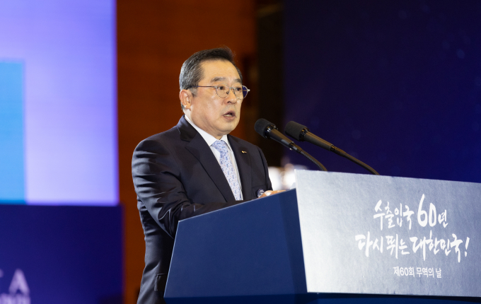 한국무역협회가 5일 서울 삼성동 코엑스에서 개최한 '제60회 무역의 날' 기념식에서 한국무역협회 구자열 회장이 개회사를 하고있다. / 사진=한국무역협회