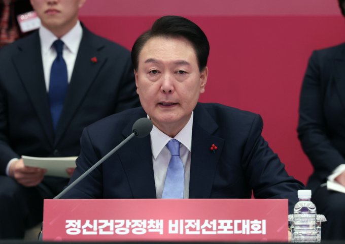 尹, 정신건강정책 혁신위 설치… "국가가 적극 해결하겠다"