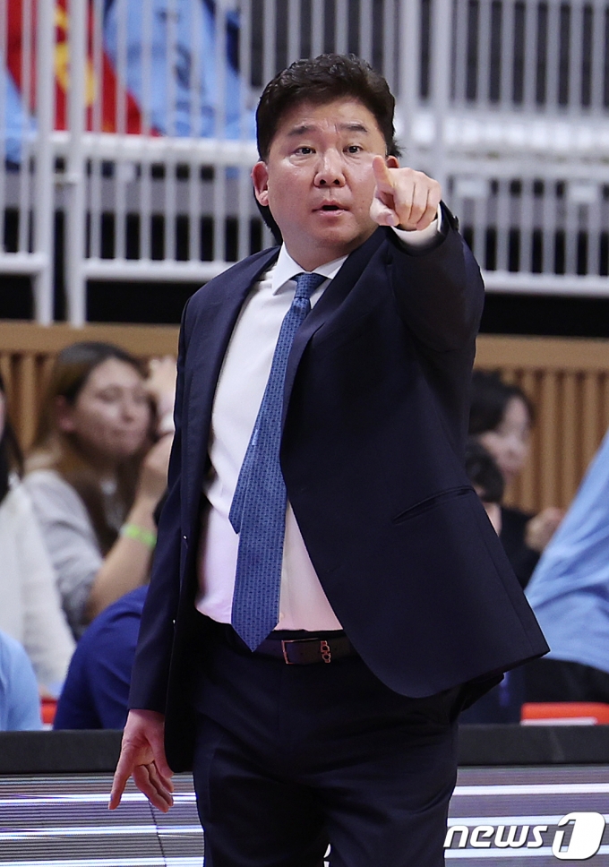 [사진] 작전 지시하는 김승기 감독