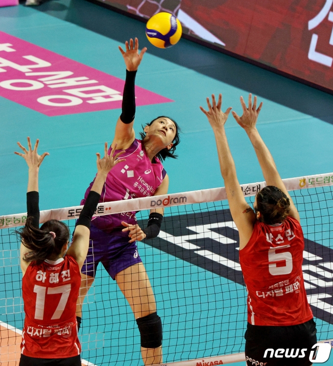 [사진] 공격하는 김연경
