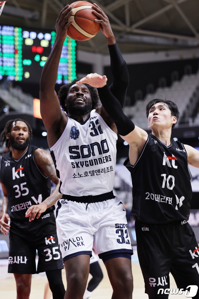 [사진] 오누아쿠 '내가 빨랐다'