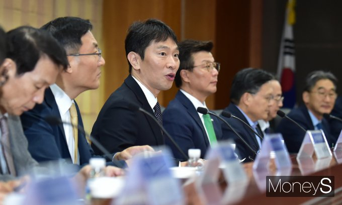 이복현 금감원장이 29일 서울 여의도 금융투자협회에서 진행된 금융감독원-자산운용사 CEO 간담회에 참석, 발언을 하고 있다./사진=임한별 기자
