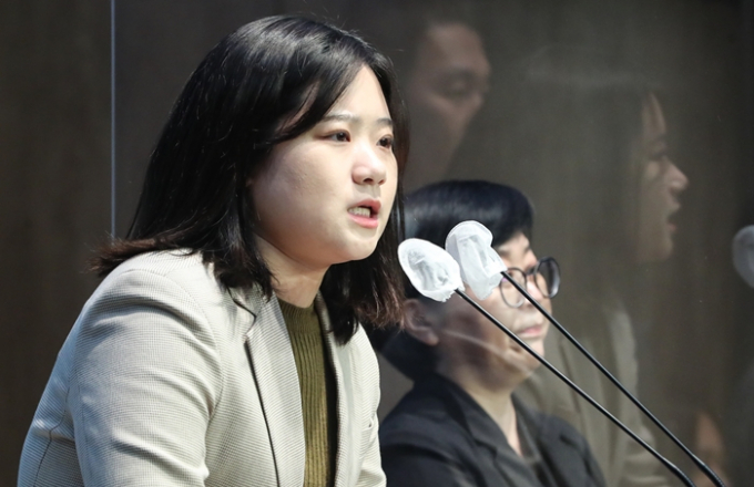 박지현 전 더불어민주당 공동비상대책위원장은 6일 병립형 비례대표제 회귀 가능성을 시사한 이재명 대표를 향해 "그러다 비참하게 지면 어쩌려고 그러느냐"고 말했다. 사진은 지난 3월 서울 여의도 국회에서 기자회견을 열고 더불어민주당의 현안사항 제안 등에 대해 발언하는 박 전 위원장의 모습. /사진=뉴스1