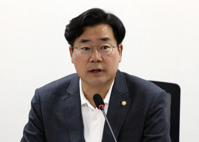 김 후보자 지명에 대해 더불어민주당은 즉각 반발했다. 사진은 박찬대 더불어민주당 최고위원이 지난 10월18일 서울 여의도 국회에서 열린 검찰독재정치탄압대책위원회 내 검사범죄대응 TF 회의에서 발언하는 모습. /사진=뉴시스