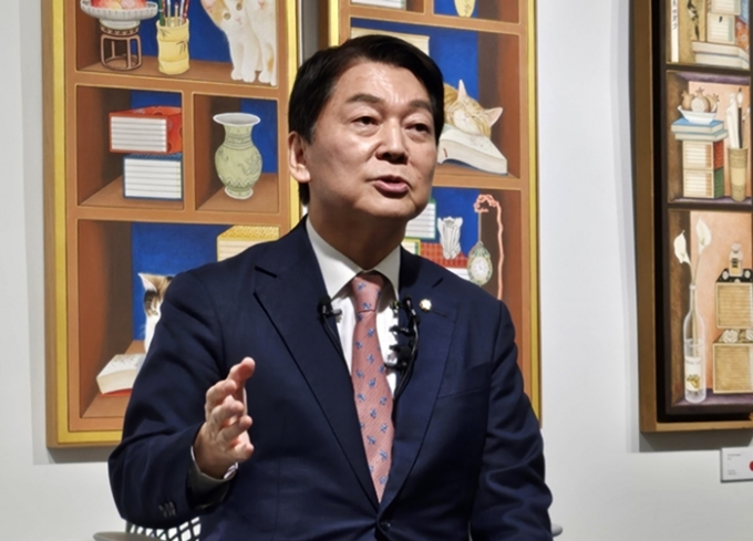 안철수 국민의힘 의원이 6일 대구를 방문해 "이준석 전 대표의 신당 창당 가능성에 대해 "굉장히 낮게 본다. 만에 하나 신당을 만들더라도 성공 가능성은 더 낮게 본다"고 말했다. 사진은 6일 오후 대구시 남구의 한 기업 사무실에서 열린 기자간담회에서 발언하는 안 의원의 모습. /사진=뉴스1