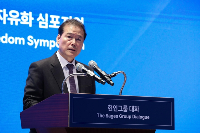 김영호 통일부 장관이 북한을 향해 "전원회의에서 '군사정치'가 아닌 '민생정치'로 정책방향을 전환해야 한다"고 촉구했다. 사진은 지난달 29일 서울 중구 웨스틴조선호텔에서 열린 북한인권 현인그룹 대화에 참석해 축사하는 김 장관의 모습. /사진=뉴스1