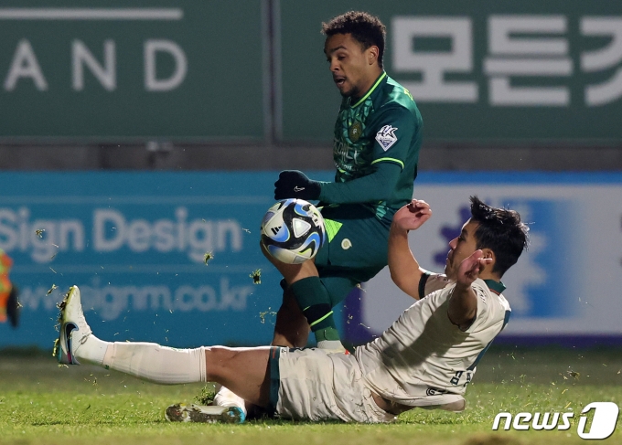 [사진] 김영빈, 몸을 날리는 허슬 플레이