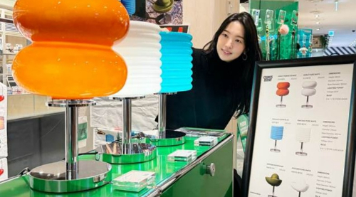 갤러리아백화점이 서울 명품관에서 연말까지 '코스모스 스튜디오' 팝업스토어를 선보인다. 코스모스 스튜디오 팝업스토어 행사 사진. /사진=한화갤러리아
