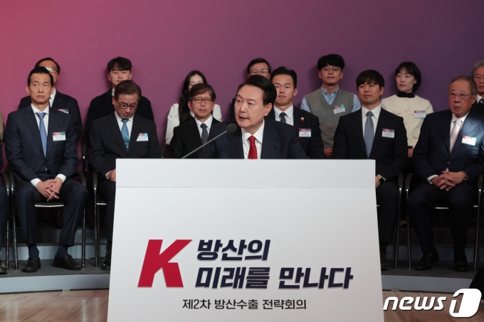 윤석열 대통령이 7일 경기 성남 분당구 한화에어로스페이스에서 열린 제2차 방산수출 전략회의에서 발언하고 있다. (대통령실 제공) 2023.12.7/뉴스1 ⓒ News1 오대일 기자