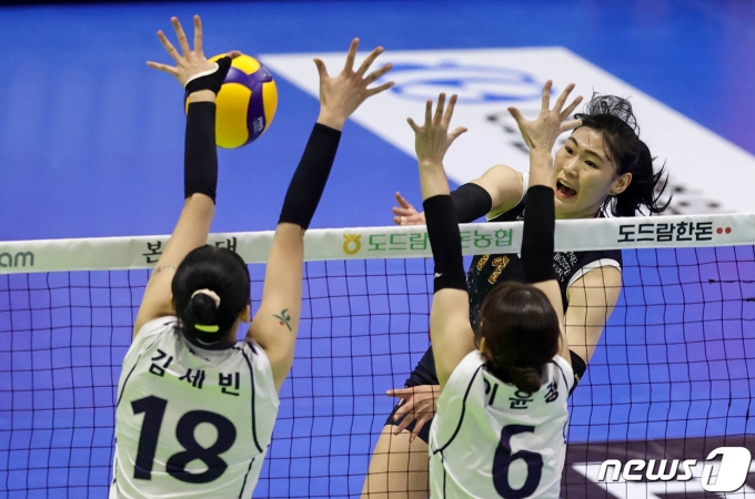 [사진] 공격하는 김주향