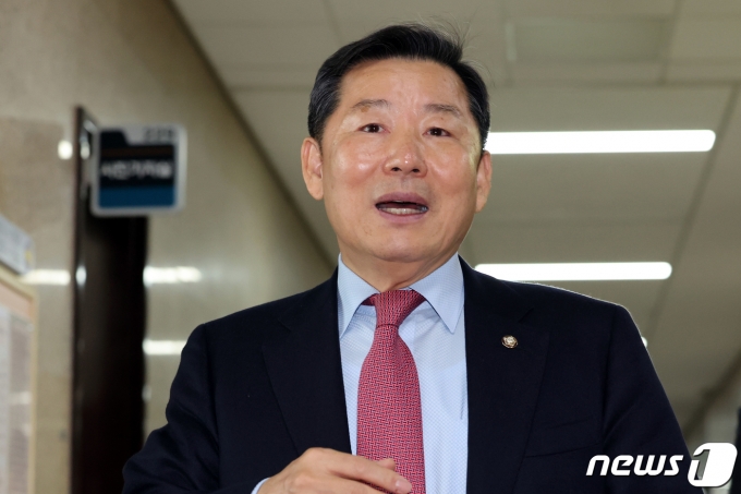 이철규 국민의힘 인재영입위원장이 17일 오전 서울 여의도 국회에서 비공개로 열린 인재영입위원회 임명장 수여식에 참석하고 있다. 2023.11.17/뉴스1 ⓒ News1 황기선 기자