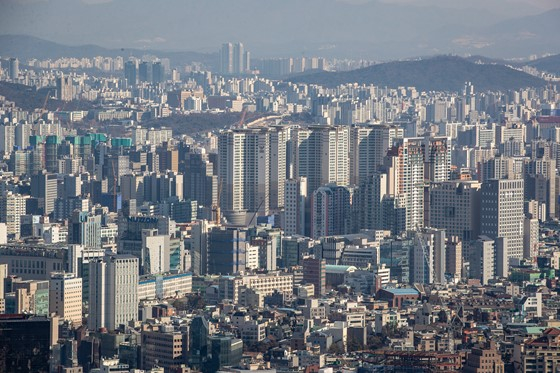 부동산R114 통계에 따르면 올해 들어 지난 7일까지 아파트 분양가는 3.3㎡당 평균 1801만원으로 집계됐다. 전용 84㎡ 타입은 아파트 한 채에 평균 9500만원 이상 오른 셈이다. 이는 연간 상승률을 비교하면 2007년(23.3%) 이후 16년 만에 가장 높은 수준이다./사진=뉴스1