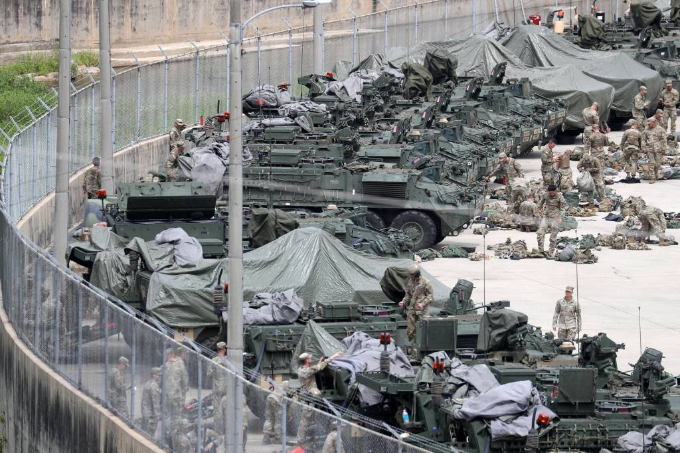 미국 의회가 주한미군 규모를 계속 유지하며 한국에 대한 확장억제 약속도 굳건히 한다는 국방수권법안(NDAA) 단일안을 도출했다. 사진은 지난 8월21일 경기 동두천시에 위치한 주한 미군기지에서 미군 장병들이 각종 기갑장비 및 차량을 점검하며 훈련을 준비하고 있는 모습. /사진=뉴시스