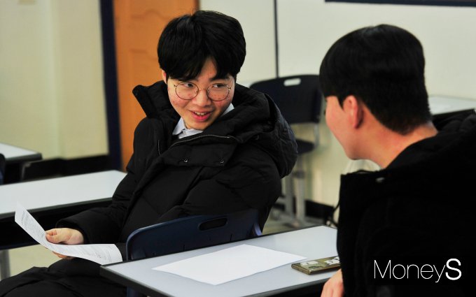 [머니S픽] '역대급 불수능' 수능 성적표 배부…'희비교차'