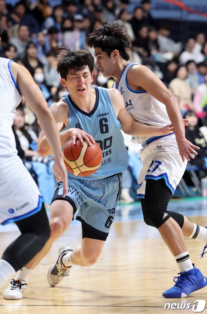 [사진] 이정현, 내 앞을 막지 마!