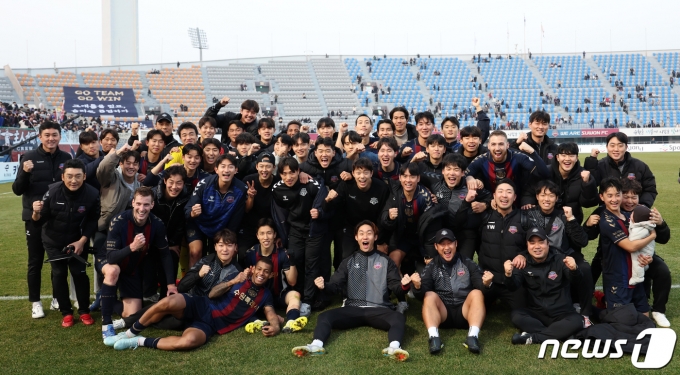 [사진] 수원FC, 잔류 성공