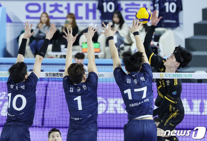 [사진] 리우훙민 '빈틈 공략'