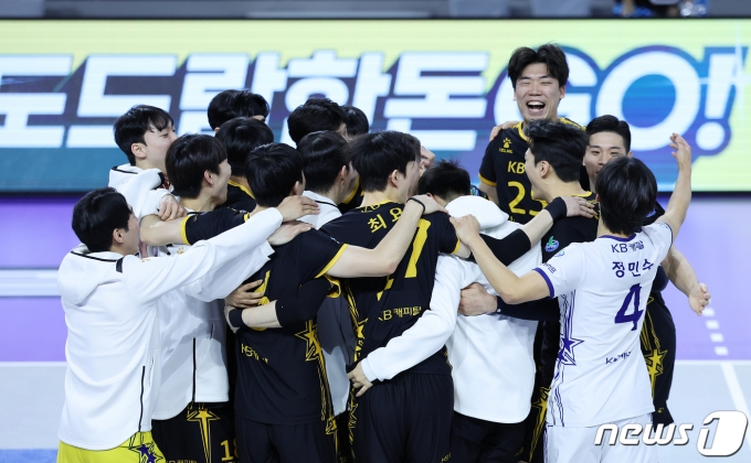 [사진] 12연패 끊은 KB손해보험 '시즌 첫 2연승'