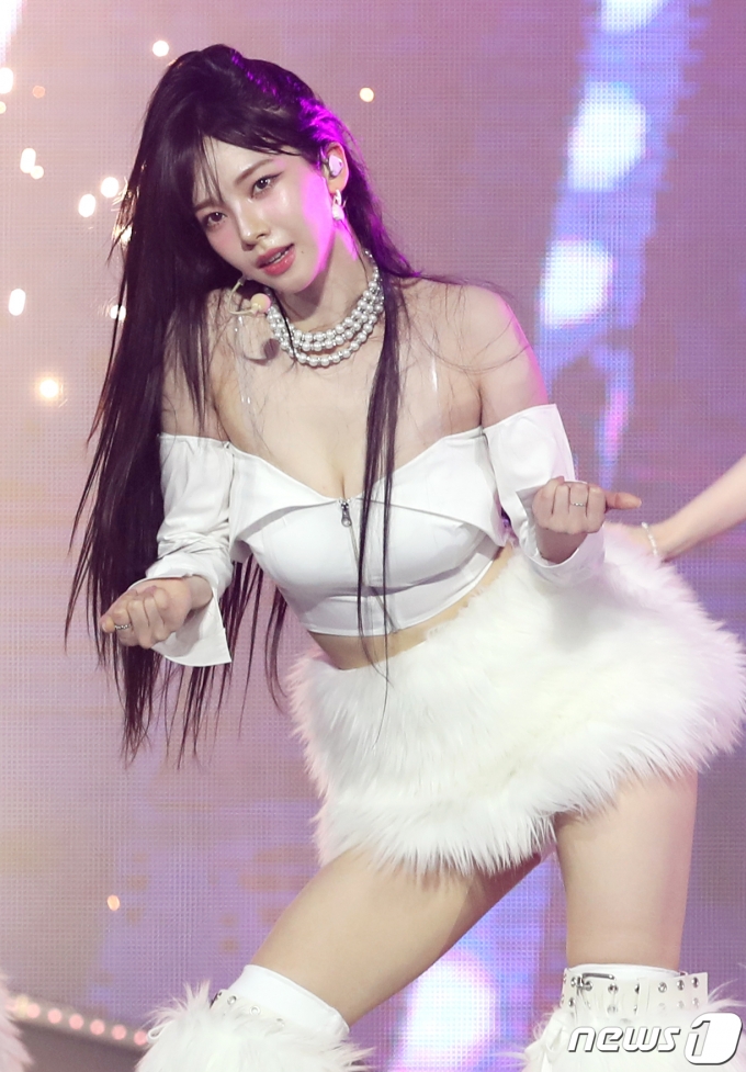 [사진] 에스파 카리나, 청순 섹시 레이디