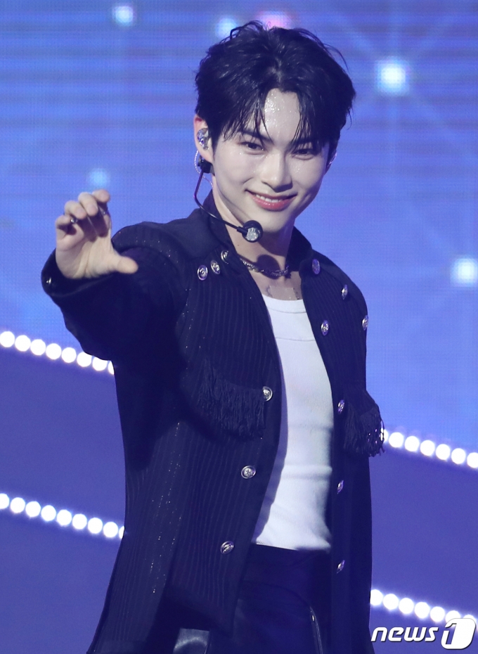 [사진] 성한빈, 나머지 반쪽은 제로즈거야