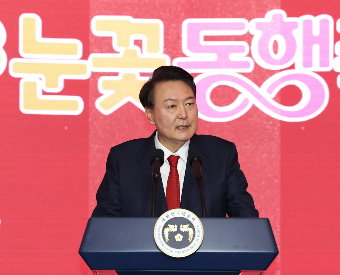윤석열 대통령의 지지율이 2주 연속 소폭 하락했다. 사진은 윤 대통령이 지난 7일 서울 중구 동대문디자인플라자(DDP)에서 열린 2023년 눈꽃 동행축제 개막식에서 격려사 하는 모습. /사진=뉴시스(대통령실통신사진기자단)
